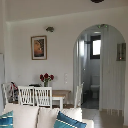 Villa Cozy With Pool And Parasol In