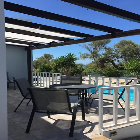 Villa Cozy With Pool And Parasol In