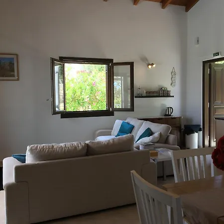 Villa Cozy With Pool And Parasol In